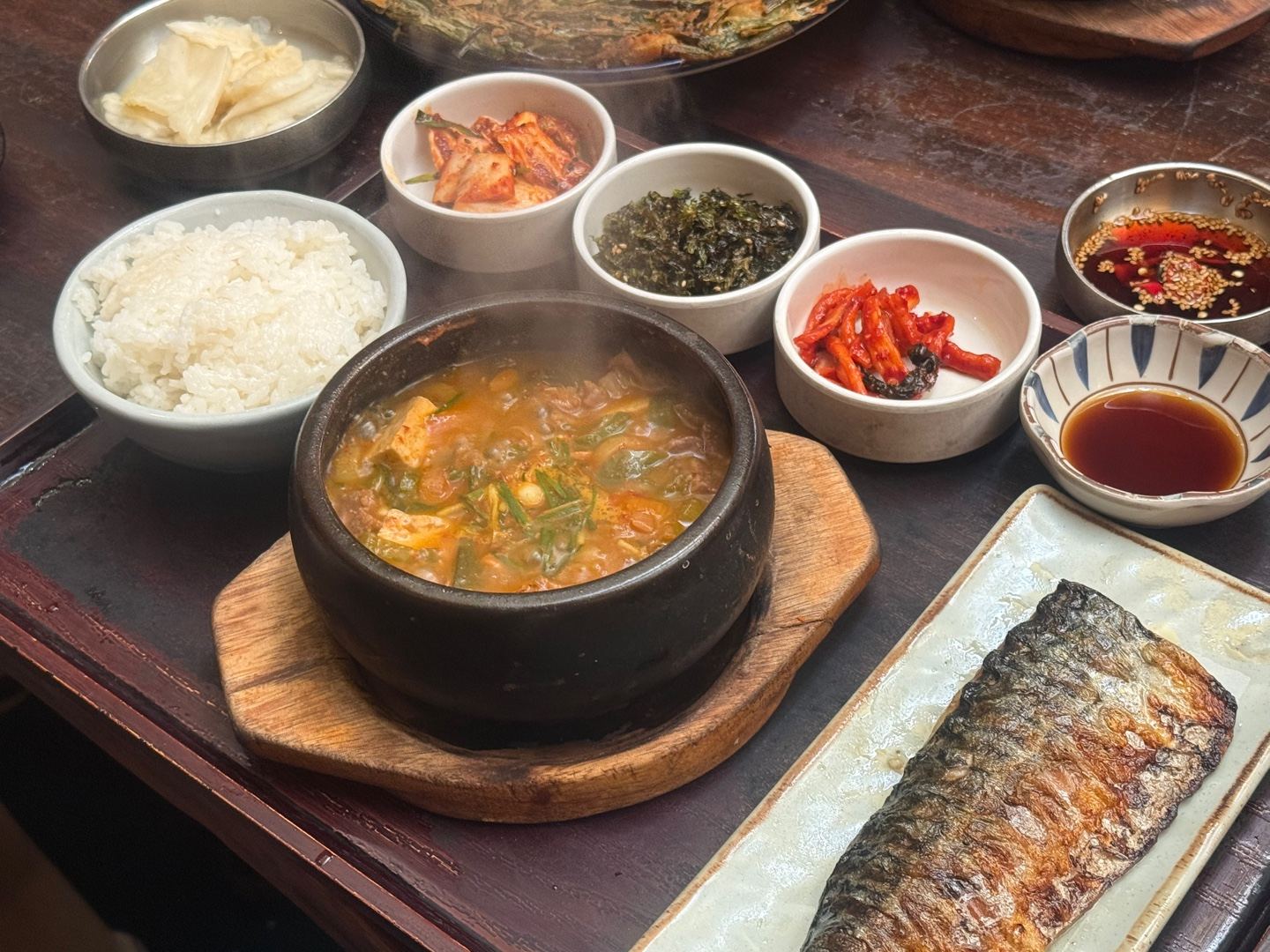 참숯에 구운 가시 없는 고등어 — 점심 한정 정식
