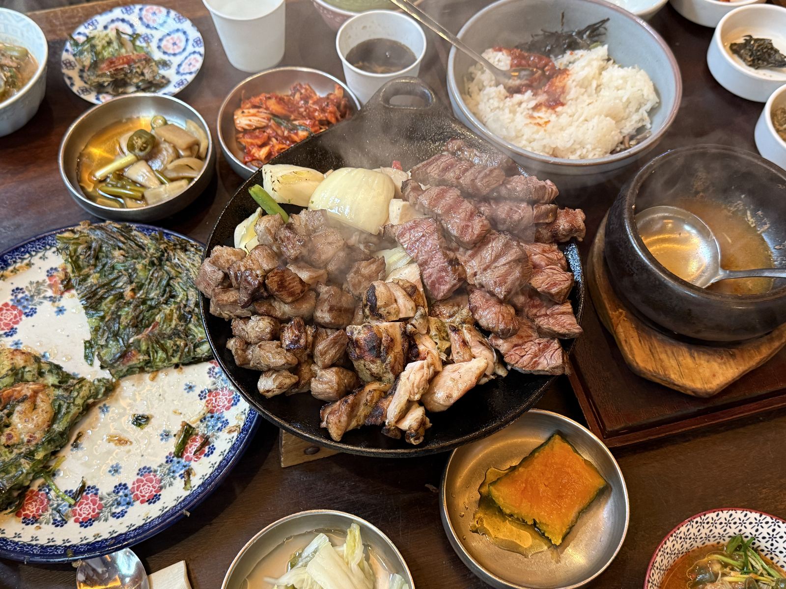 숯불에 올리기 전의 고깃상 150g 3종