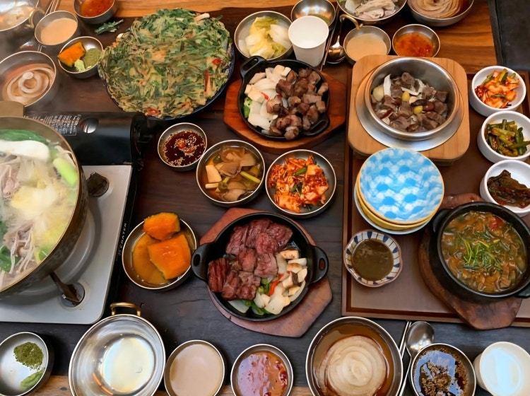 2인 기준으로 차린 정식 두 상